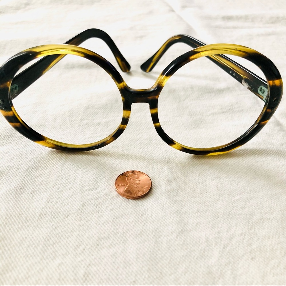 Elegant Yellow and Brown Round Glasses